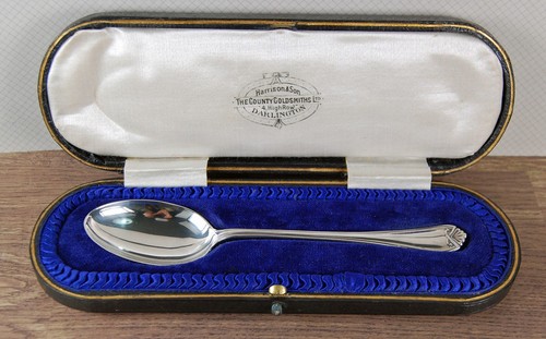 Lovely c1922 boxed hallmarked - boxed,